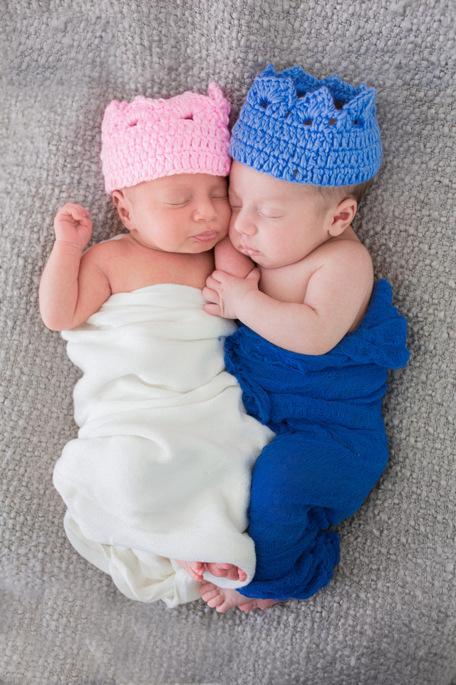 Newborn baby Twin photo session. Maine Newborn Photographer. #twinbabies boy girl twins, twin newborns, twin newborn shoots, twin newborn session, twin newborn photos